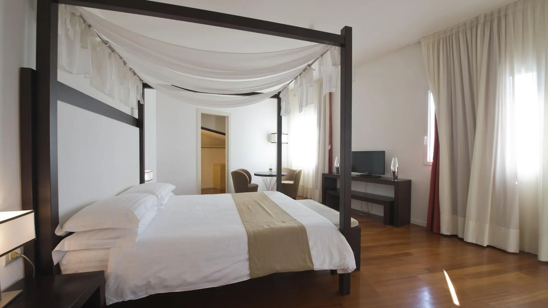 Eden Rock Resort Florence 4*,  Italy