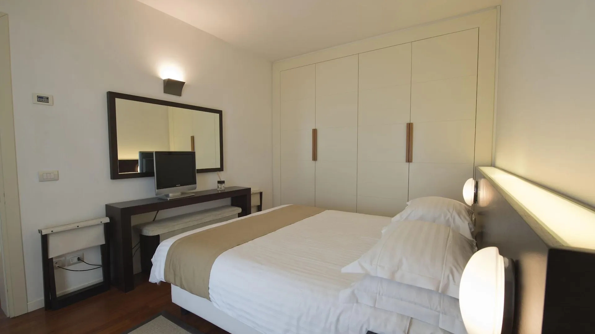 **** Aparthotel Eden Rock Resort Florence Italy