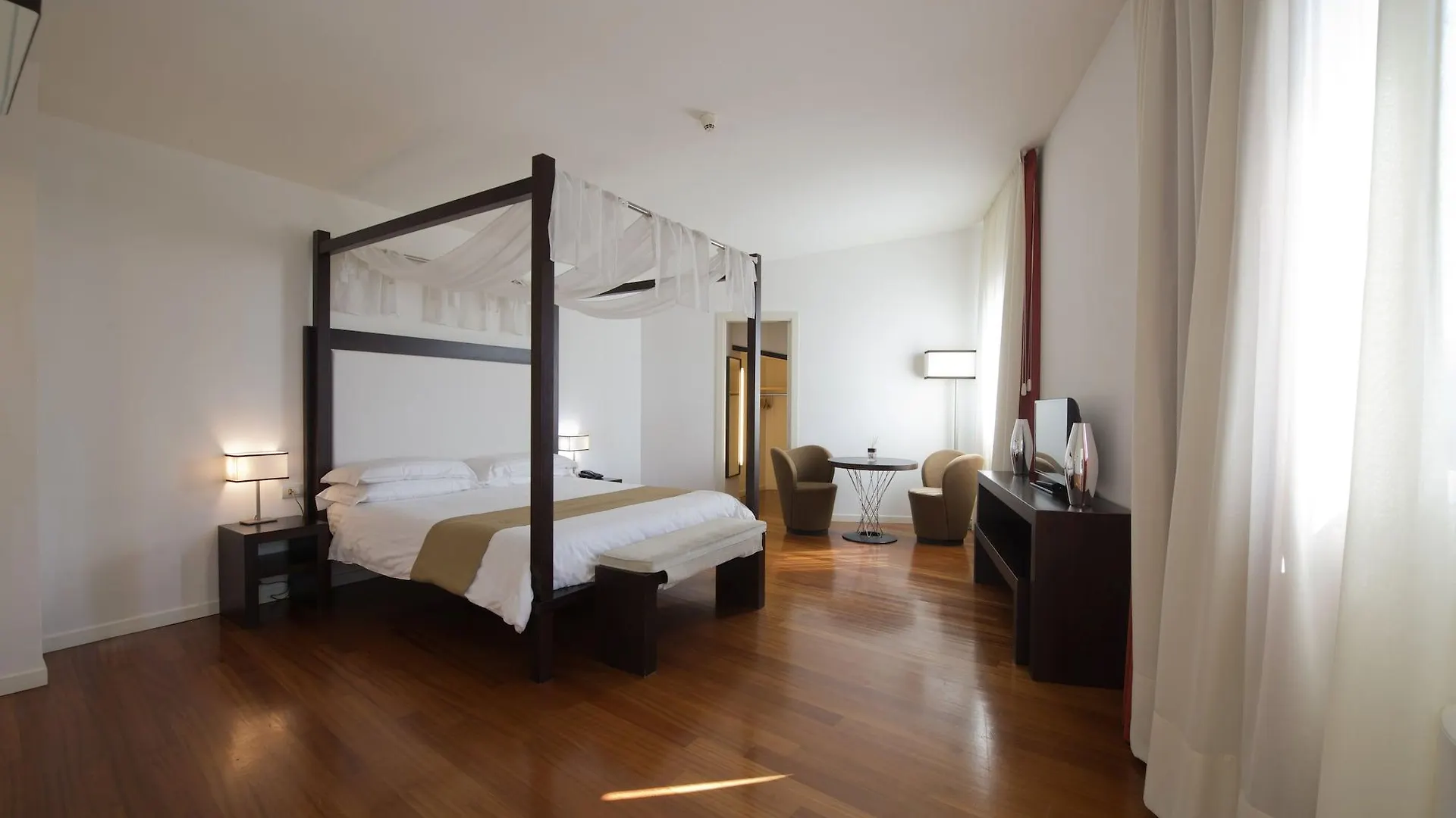 **** Aparthotel Eden Rock Resort Florence Italy